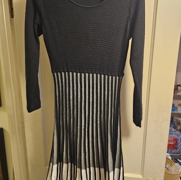Calvin Klein black and‎ white pleated, flared, knit dress - Picture 2 of 10